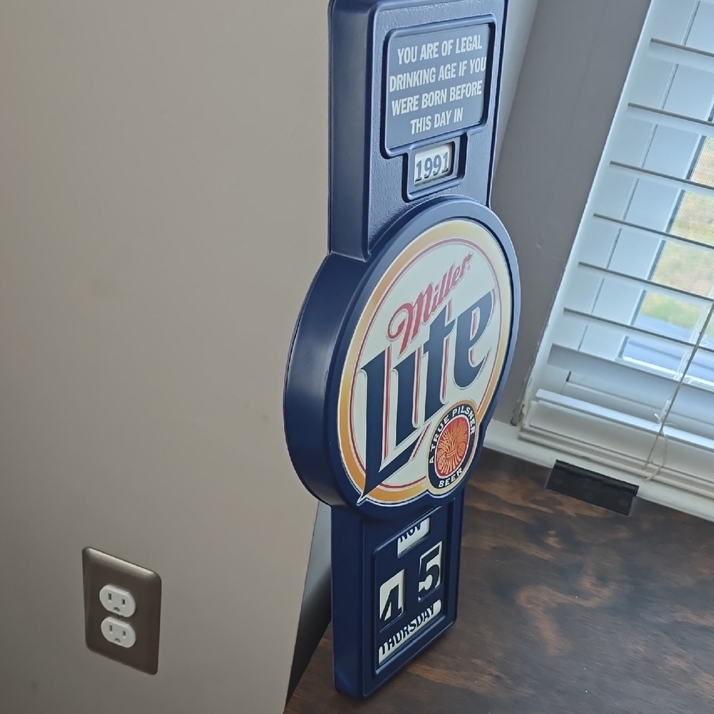 VINTAGE Miller Brewing Co. wall Decor/memoribilia - Picture 4 of 5